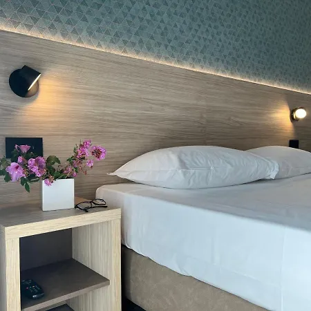 Gardenia Hotell 3*