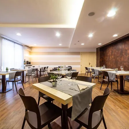 Gardenia Hotell 3*
